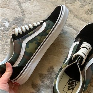 CAMO VANS